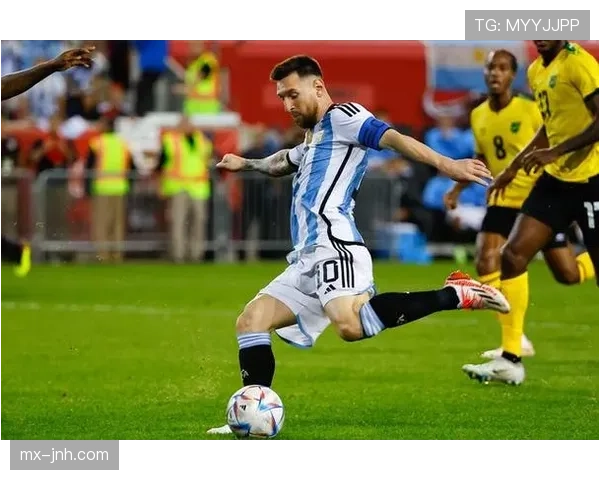 刷到梅西早餐账单：两杯咖啡加一盘水果比我一个月房租还贵，我笑到怀疑人生